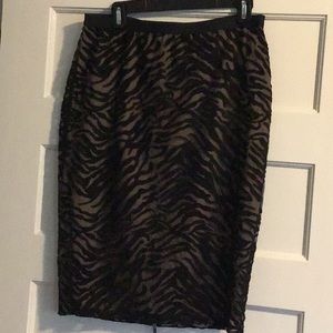 BCBG Max Azria silhouette skirt size M